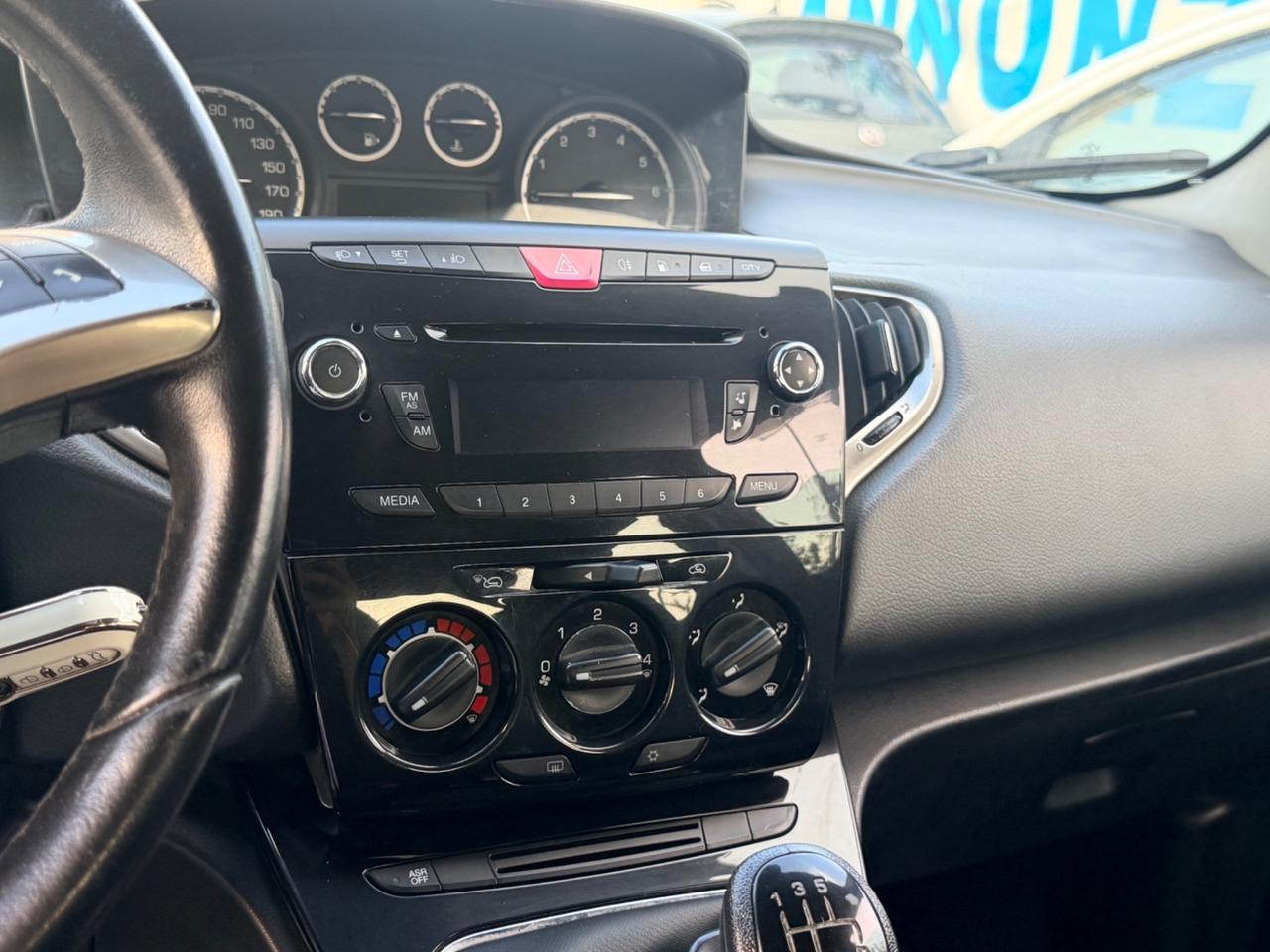 Lancia Ypsilon 0.9 TwinAir 85 CV 5 porte Metano Ecochic Gold