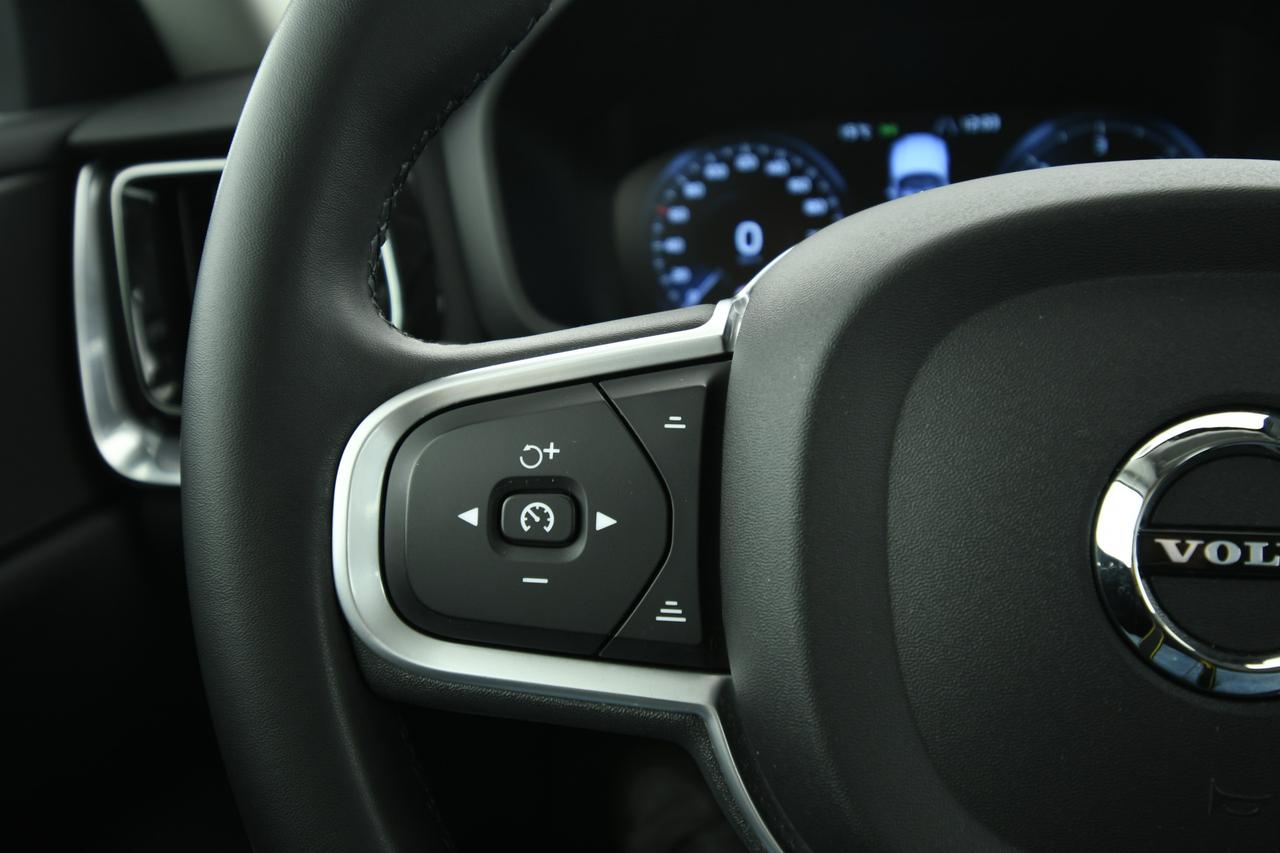 VOLVO V60 2.0 b4 Momentum Business auto NEOPATENTATI+C17"