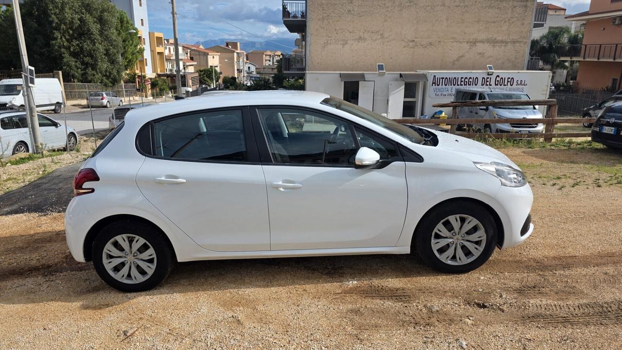 Peugeot 208 1.5 Blue-HDi 102 CV 2018 E6 ACTIVE € 6.900,00