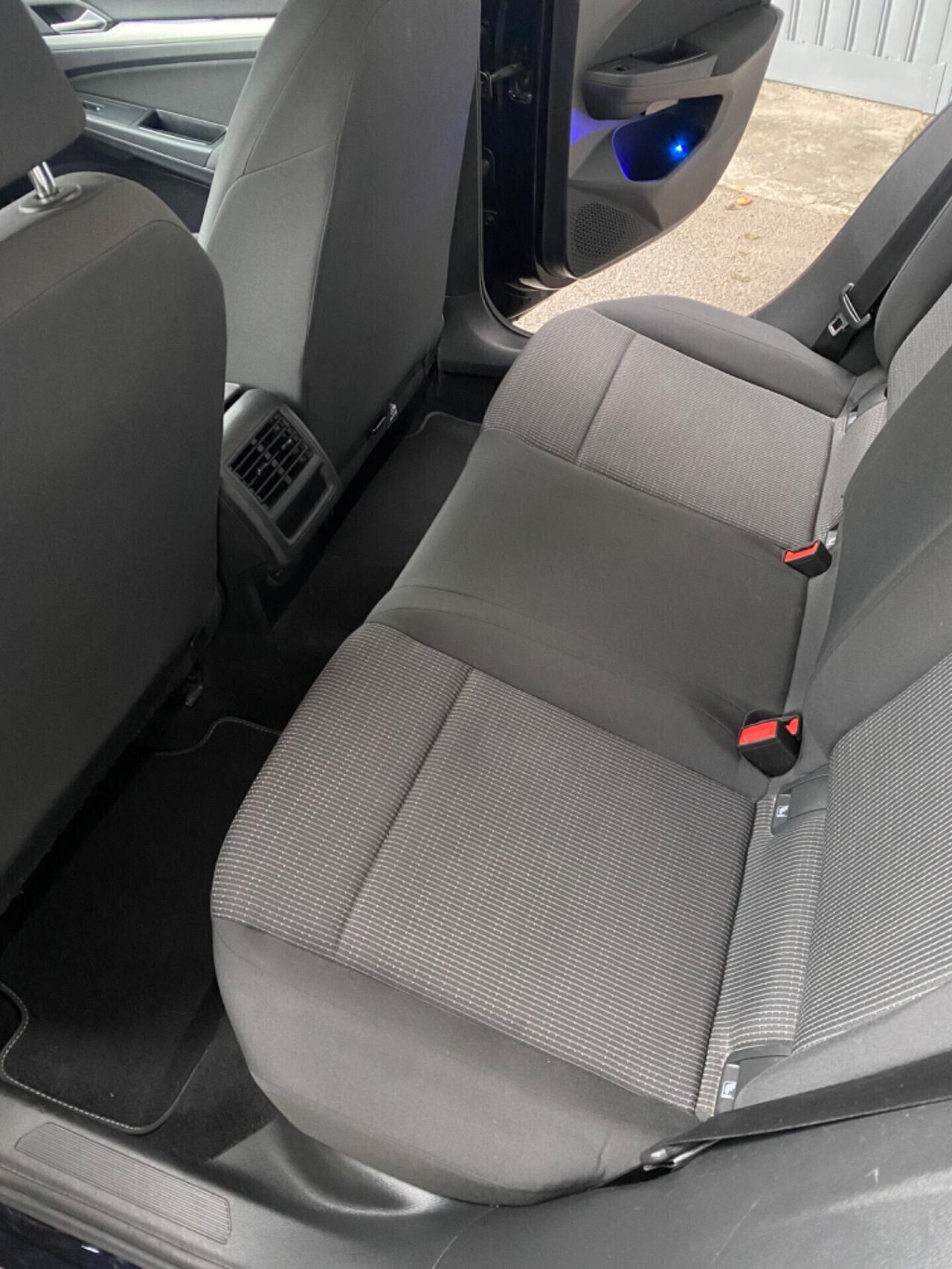 Volkswagen Golf 8 1.0 TSI 90cv - OK NEOPATENTATI