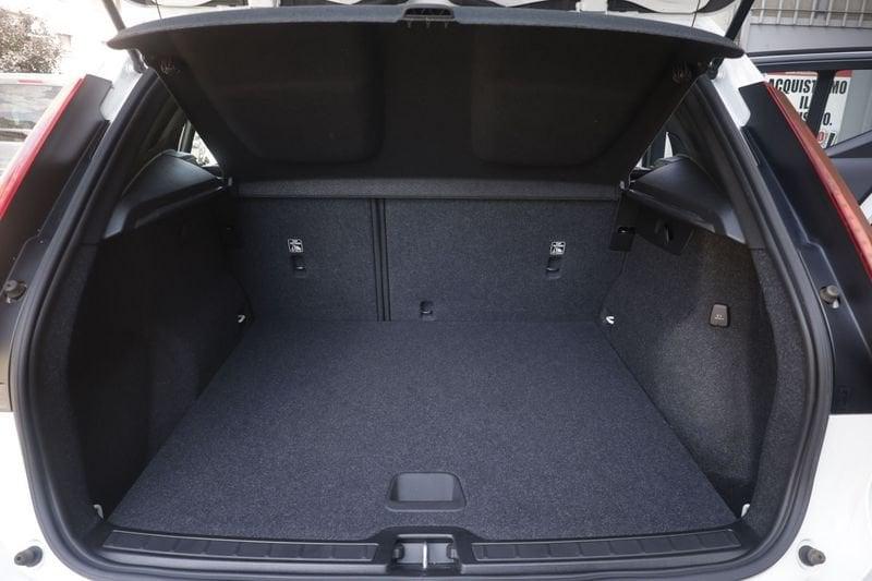 Volvo XC40 Volvo XC40 T2 Momentum Essential 95KW ANNO 2022