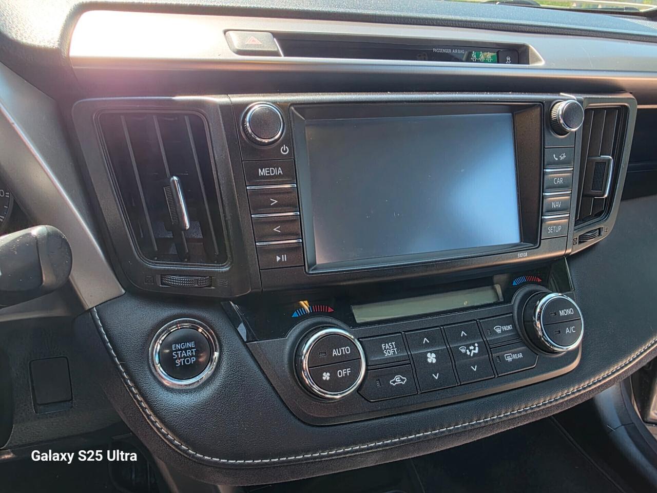 toyota rav4 2.0 D-4D valutiamo usato