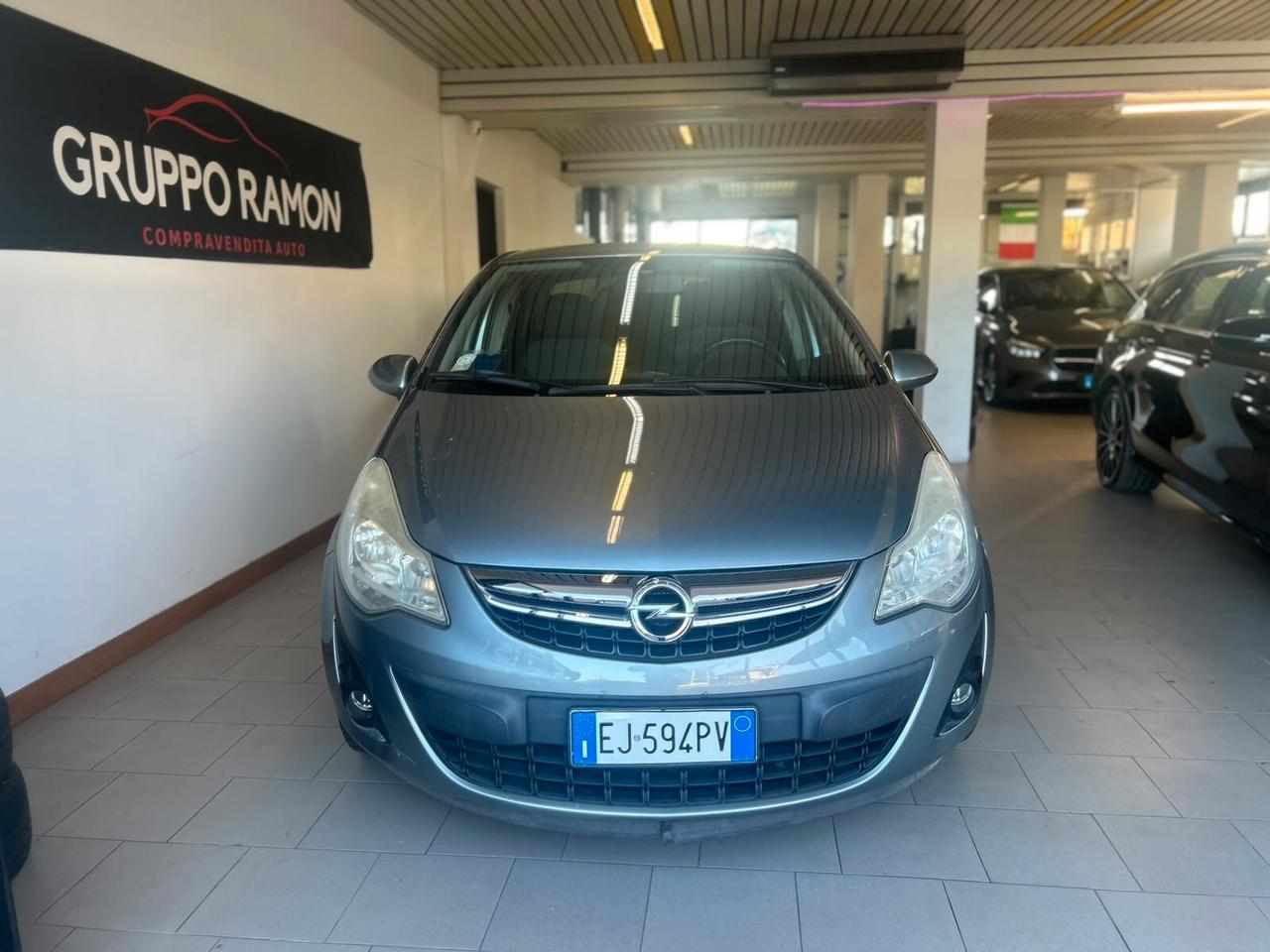 Opel Corsa 1.2 5 porte Cosmo