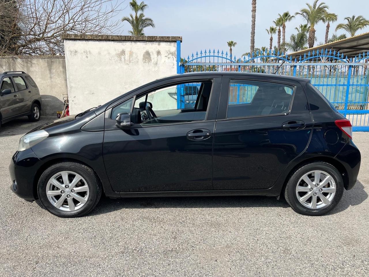 Toyota yaris 5P-1.0 benz-98000km-Full-2012