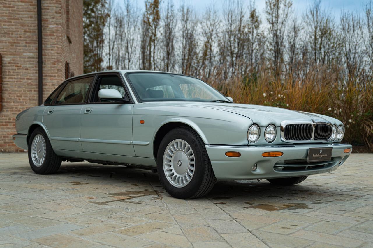 Jaguar XJ8 3.2 - JAG00078