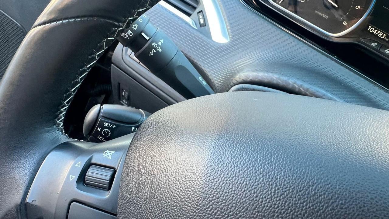 Peugeot 2008 BlueHDi 100 Allure Navi+Retrocamera