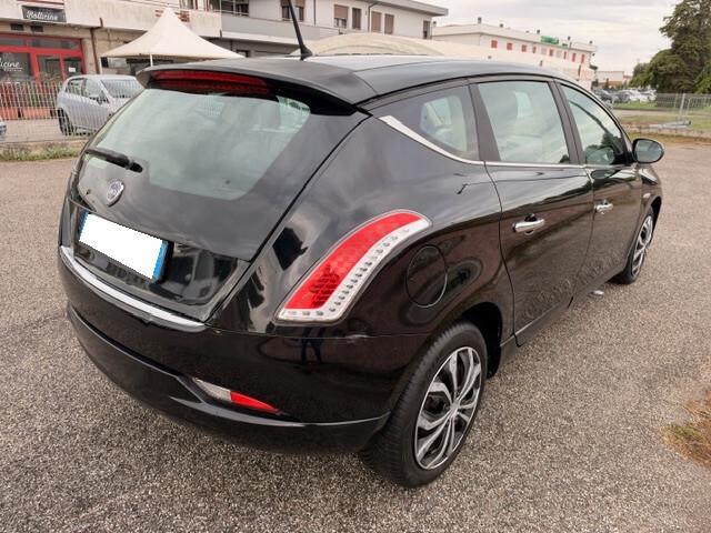 Lancia Delta 1.6 MJT DPF 105 CV Silver
