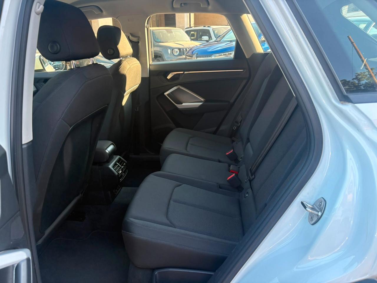 Audi Q3 35 TDI quattro S tronic Business