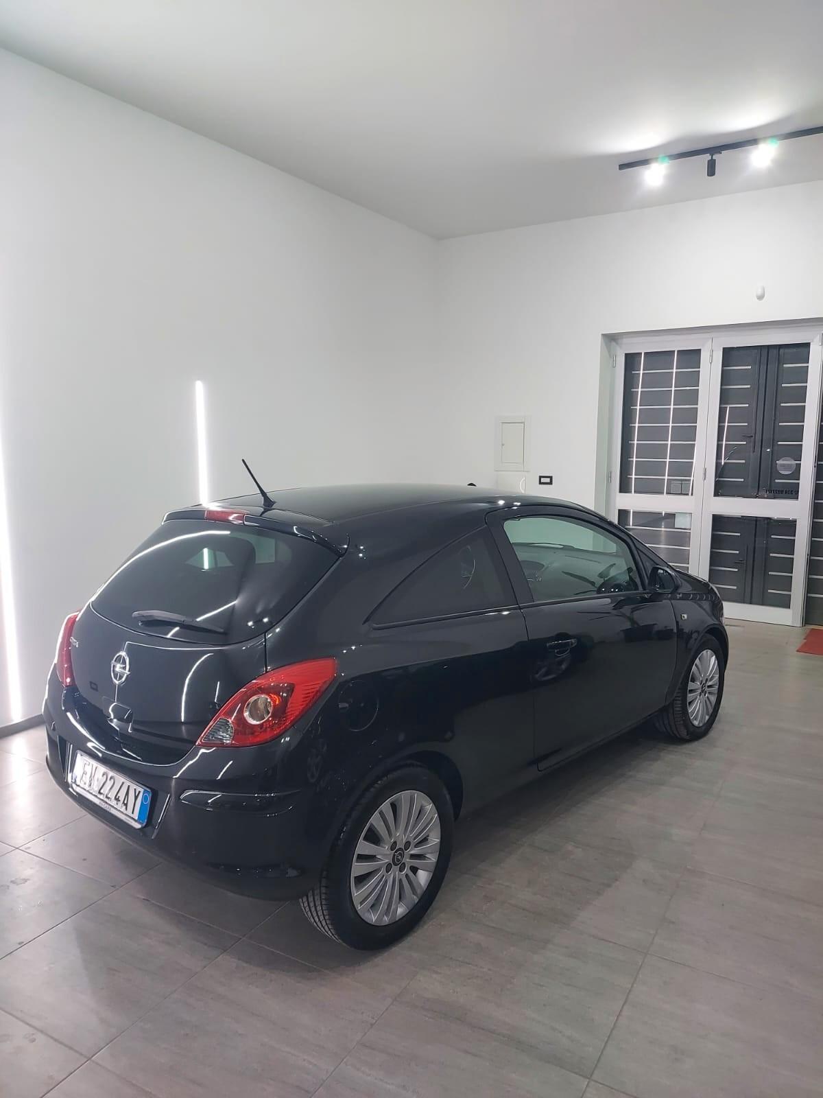 Opel Corsa 1.2 85CV 3 porte GPL-TECH Edition