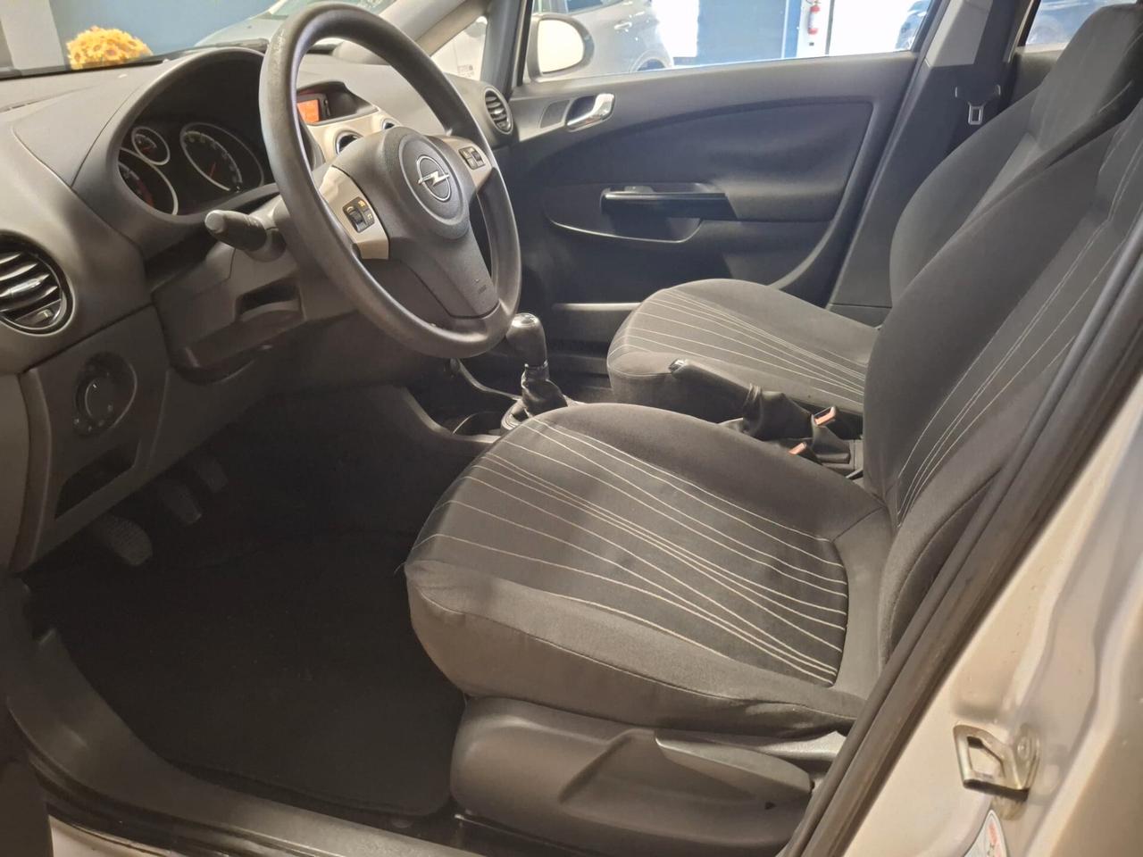 Opel Corsa 1.2 5 porte Cosmo