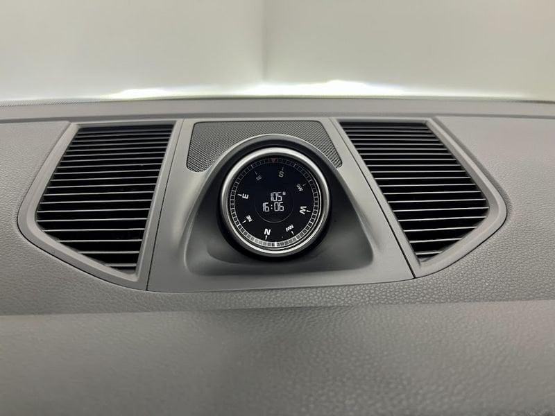 Porsche Macan 2.0 iva esposta