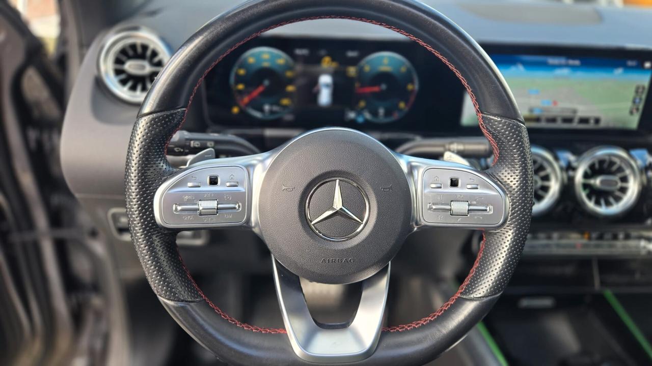 Mercedes-Benz GLA 180 d 1950 115CV Premium AMG auto Tetto Uff Italy Led USB