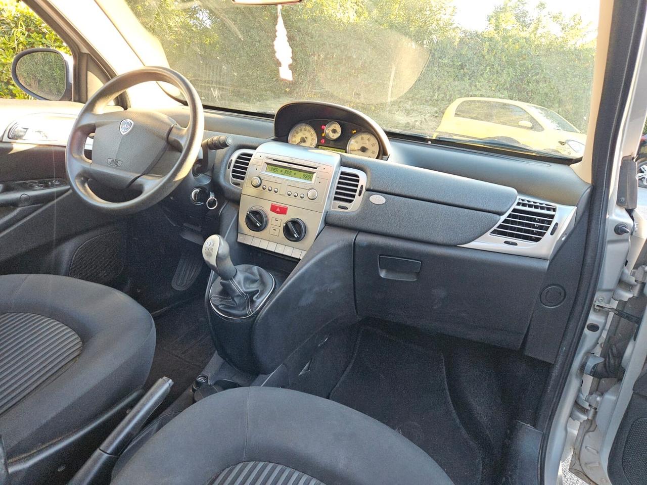 Lancia Ypsilon DIVA PER COMMERCIANTI