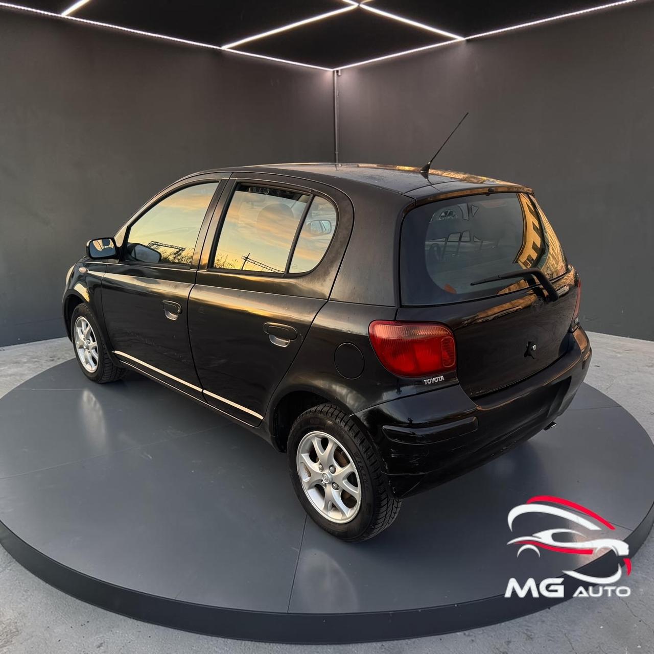 Toyota Yaris 1.0i 16V cat 5 porte Sol