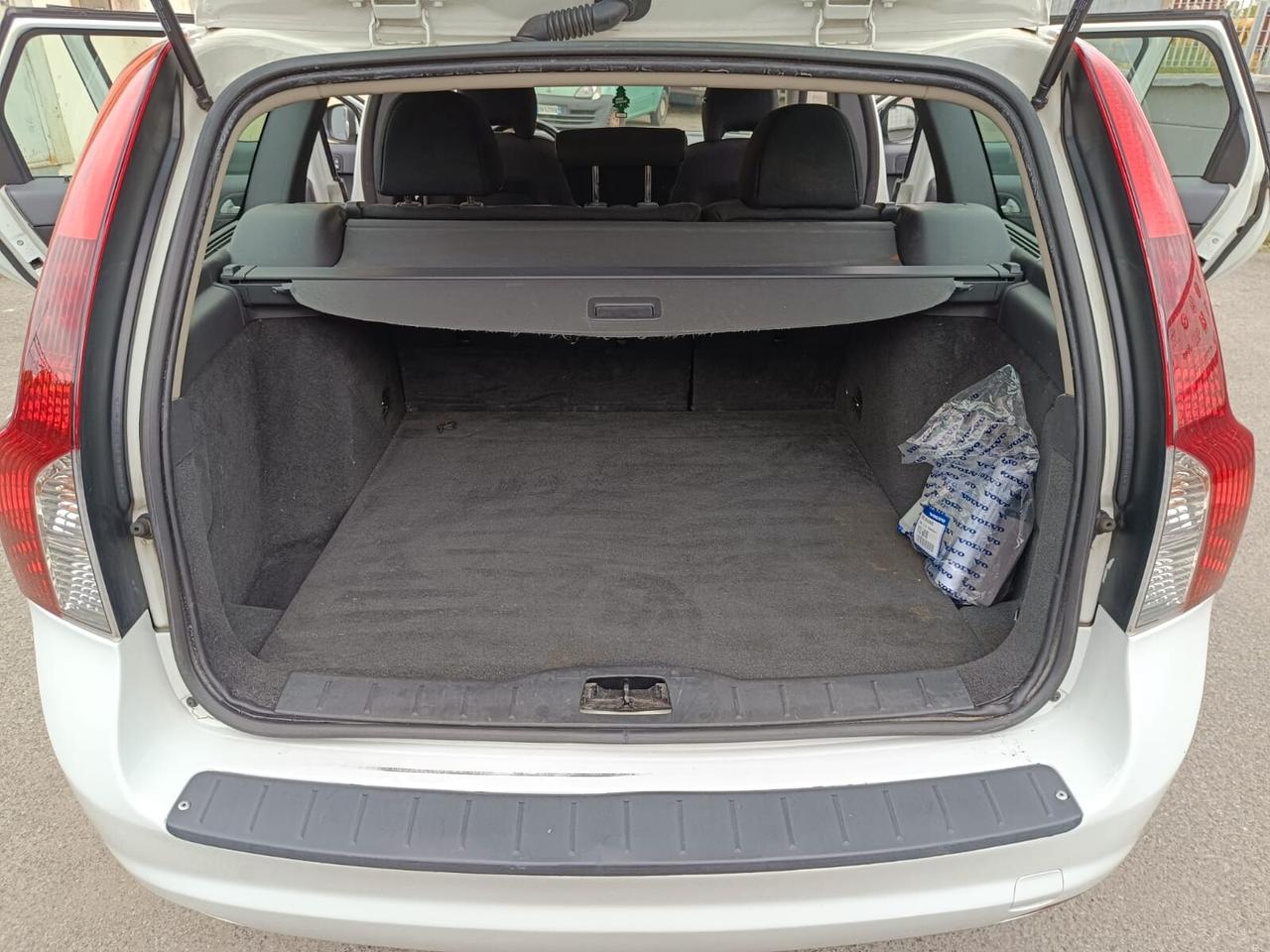 Volvo V50 D2 R-design