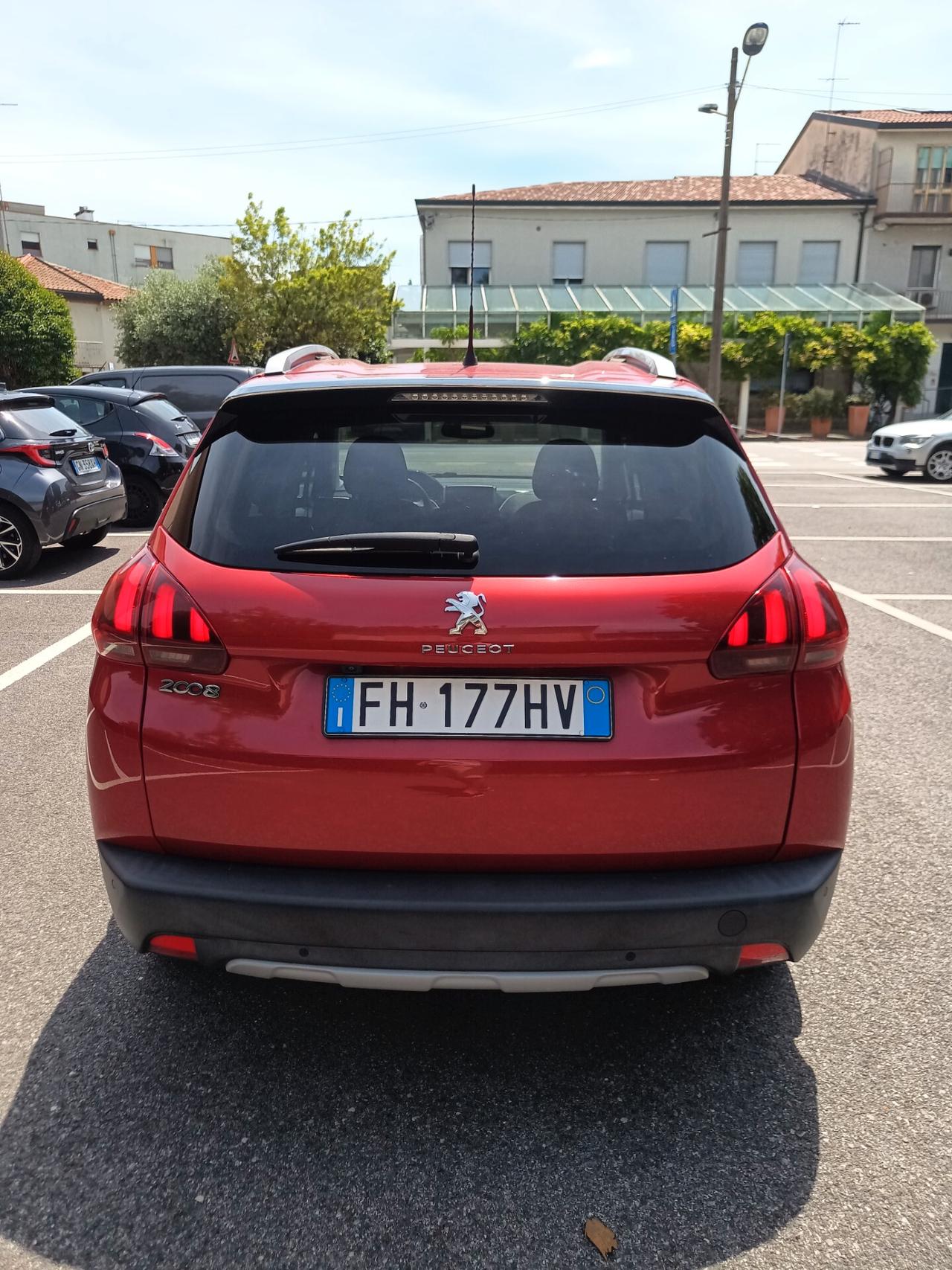 Peugeot 2008 BlueHDi 100 Allure
