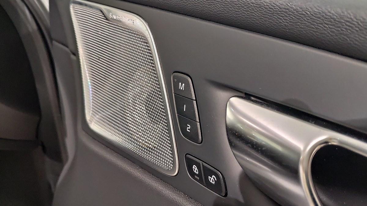 VOLVO Xc60 T8 Recharge Plug-In Hybrid Awd Aut. Ultimate Dark