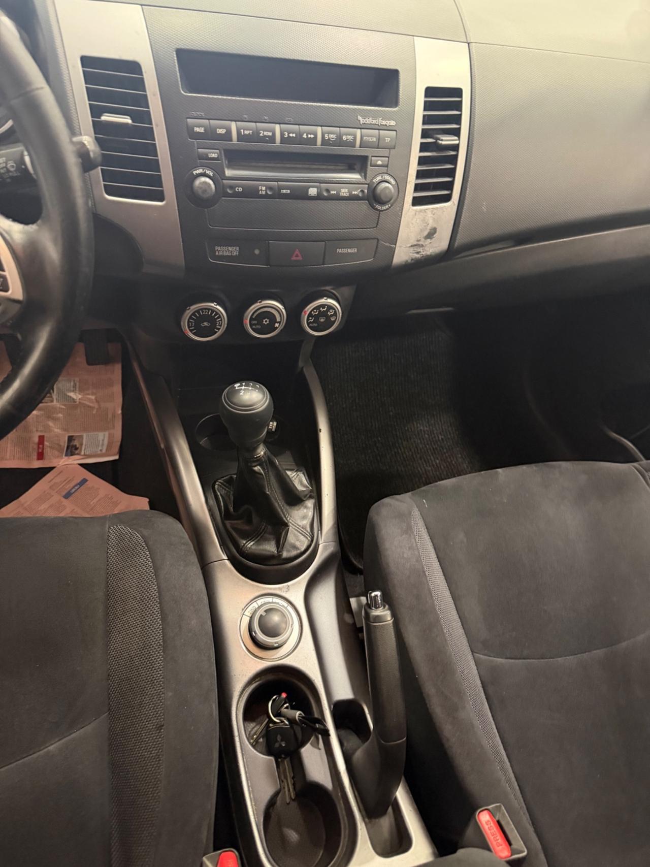 Mitsubishi Outlander 2.0 DI-D Instyle 7 p.ti DPF