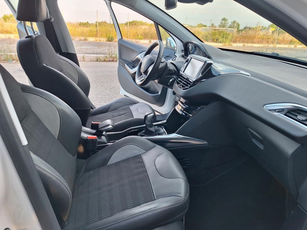 Peugeot 2008 1.6 e-HDi 92 CV "Allure" NAVI