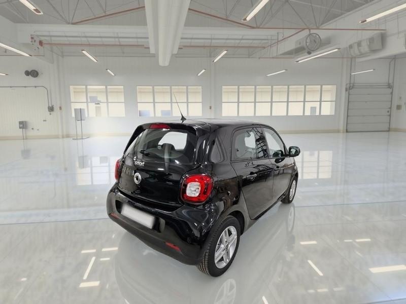 SMART FORFOUR EQ 41KW PURE 5 PORTE BERLINA