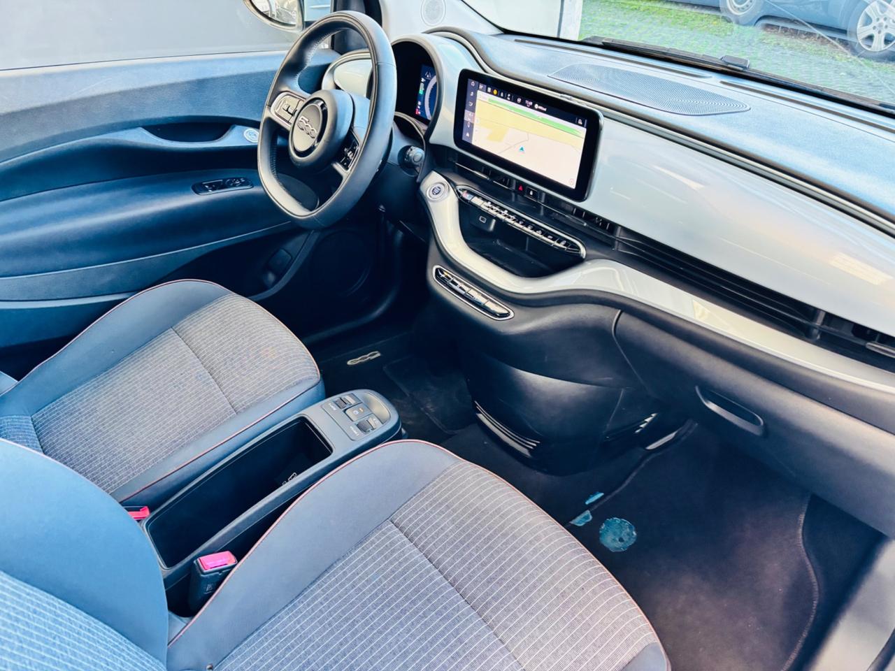 Fiat 500 500e Berlina 42 kWh La Prima