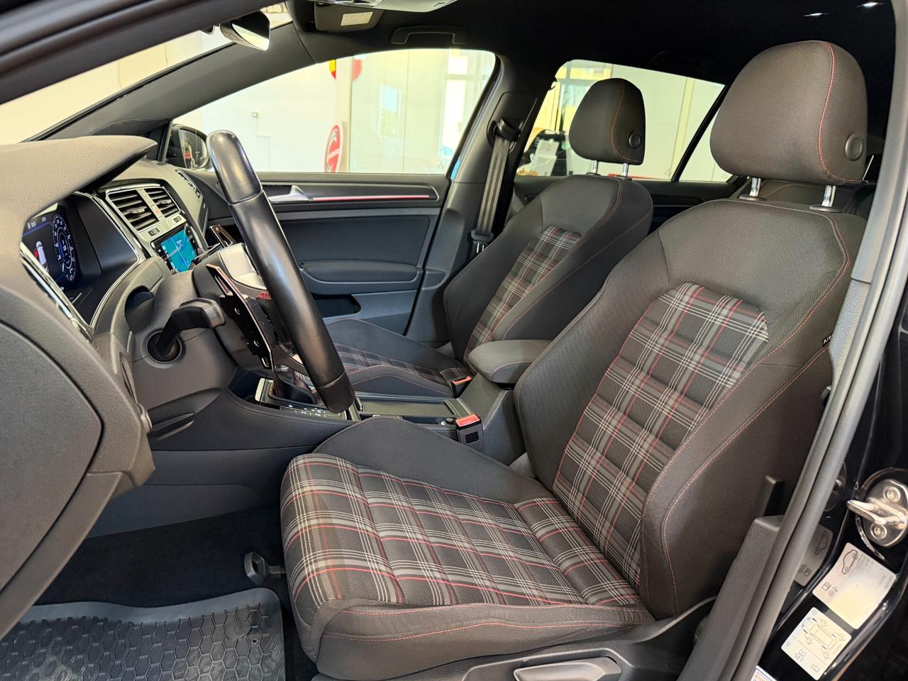 Volkswagen Golf GTI Performance 2.0 TSI 245 CV