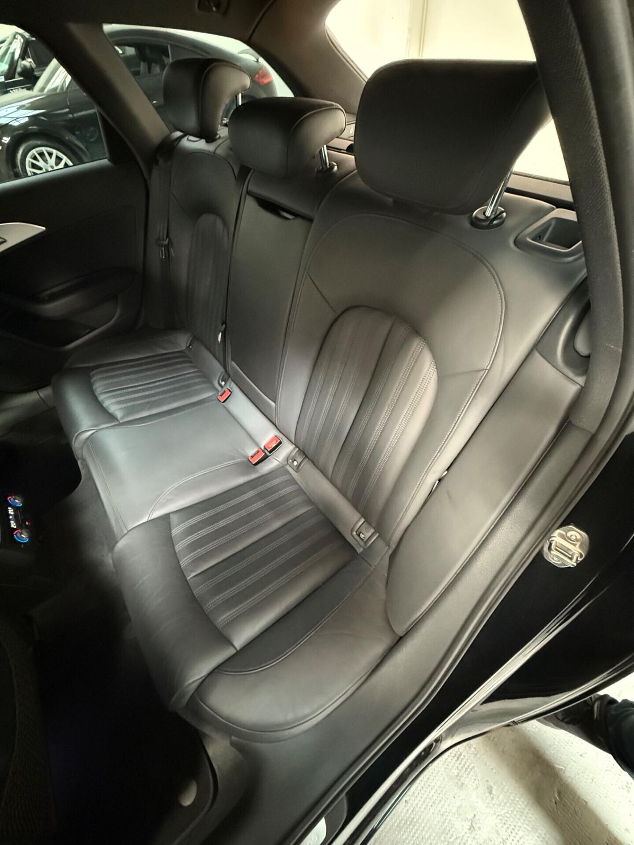 Audi A6 2.0 TDI 177 CV con GANCIO TRAINO