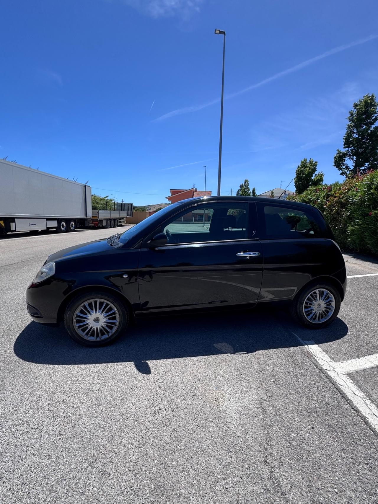 Lancia Ypsilon 1.2 Platino