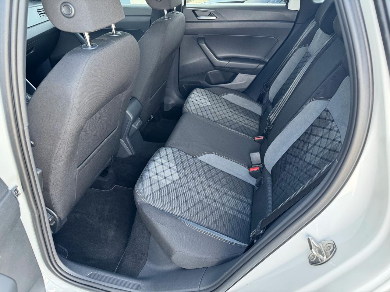 Volkswagen Taigo 1.0 tsi R-Line 110cv DSG/MATRIX/NO VINCOLI