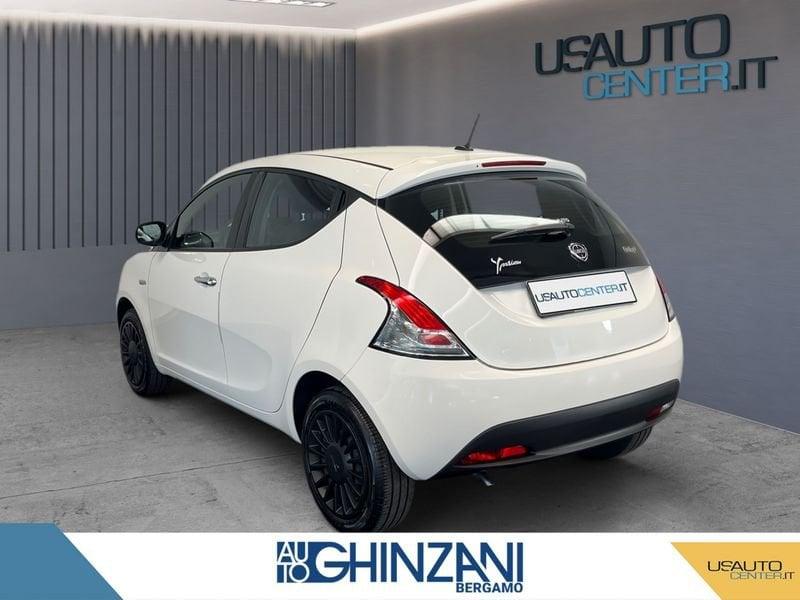 Lancia Ypsilon 1.0 FireFly 5 porte S&S Hybrid Silver