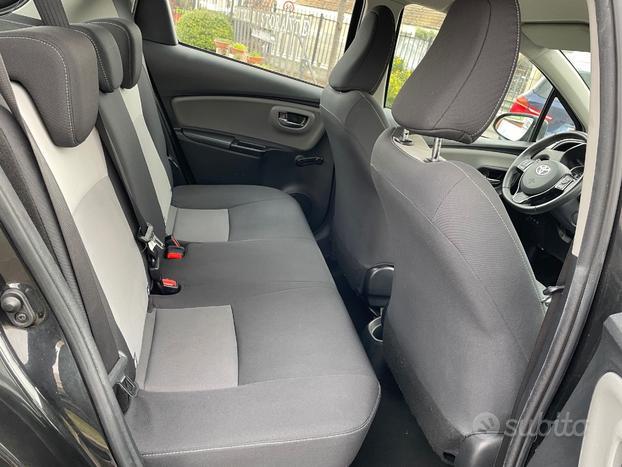 Toyota Yaris hybrid 5p Business