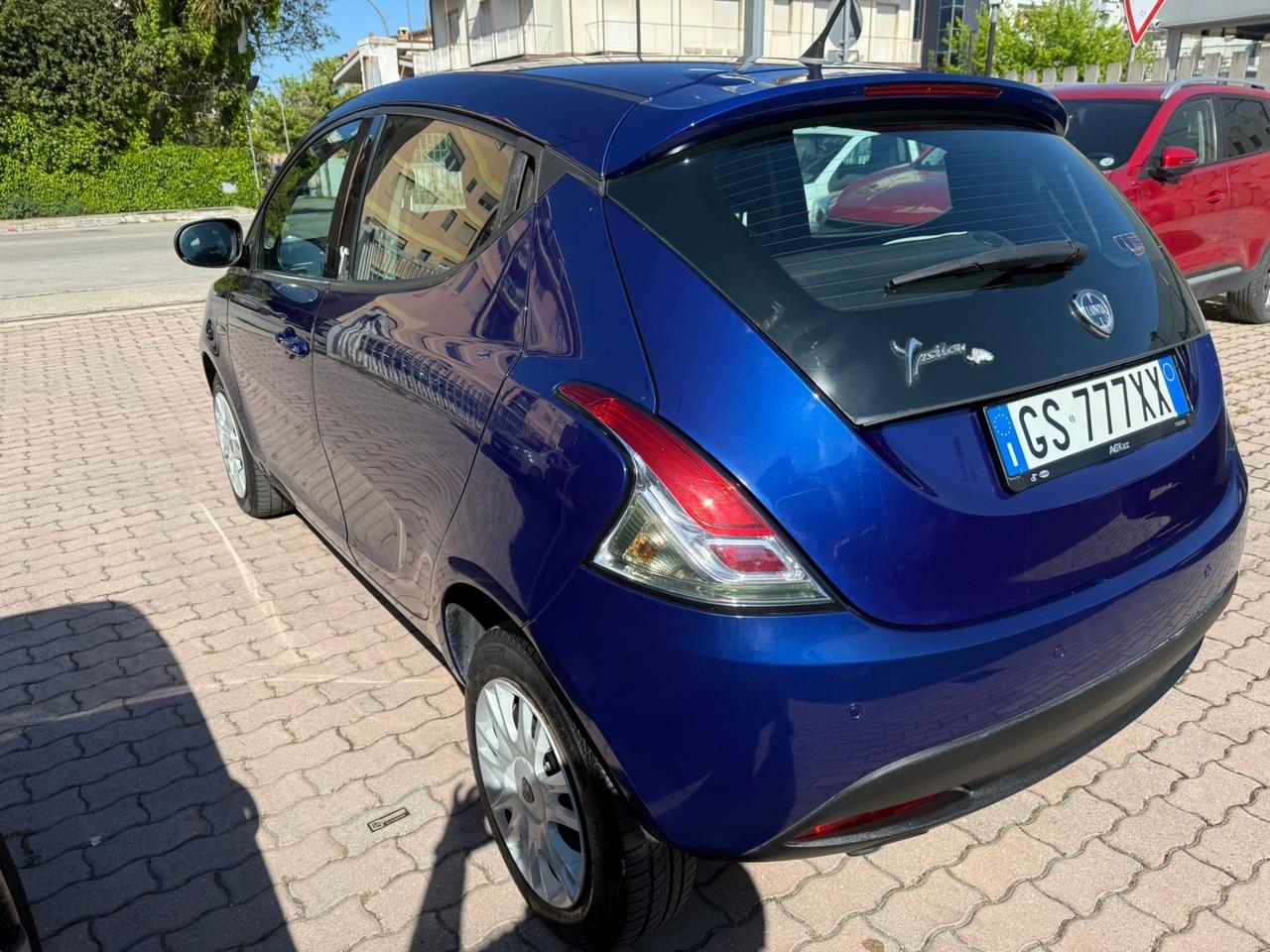 Lancia Ypsilon 0.9 TwinAir 85 CV 5 porte Metano Ecochic Silver
