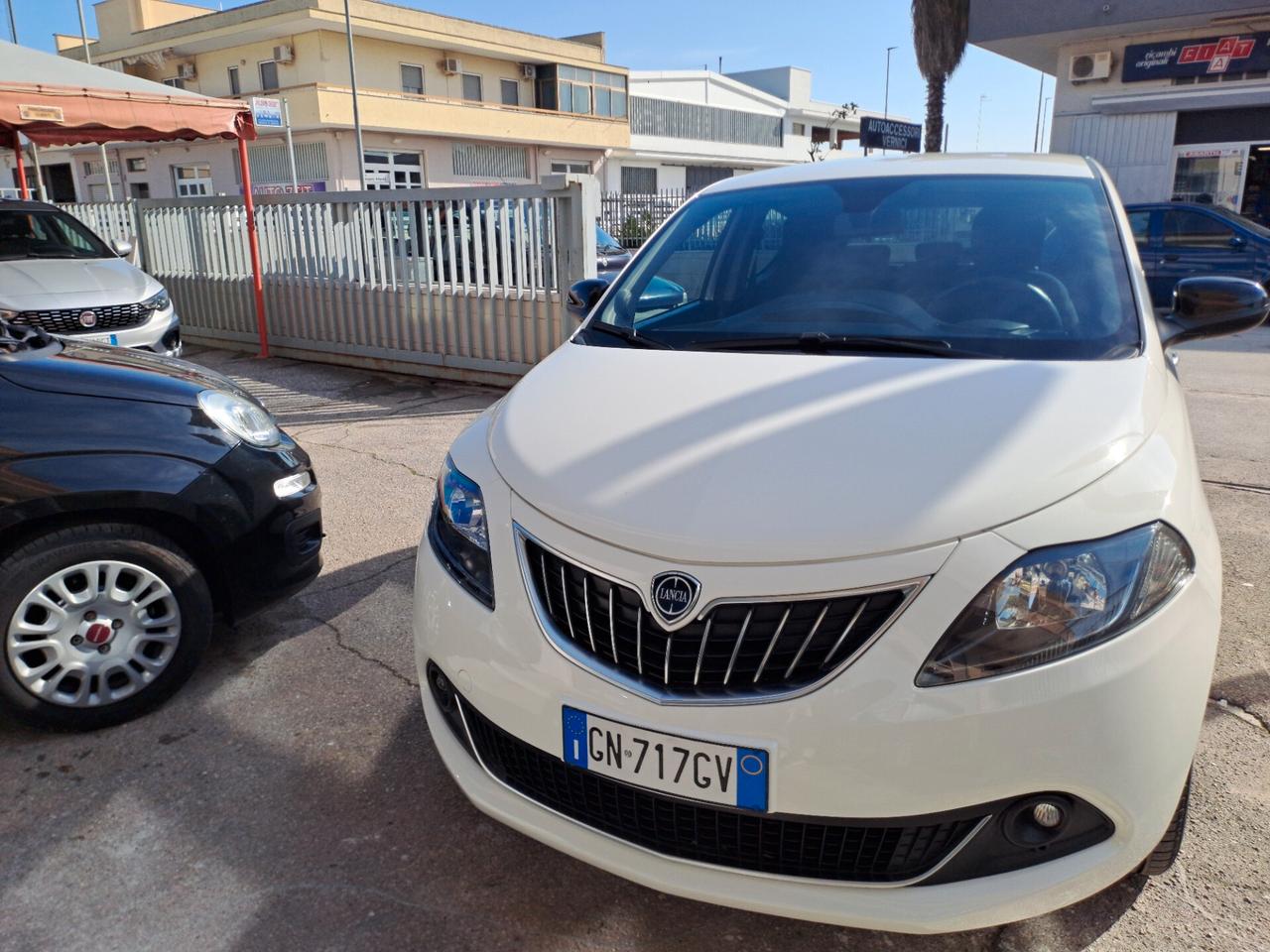 Lancia Ypsilon 1.0 FireFly 5 porte S&S Hybrid Gold