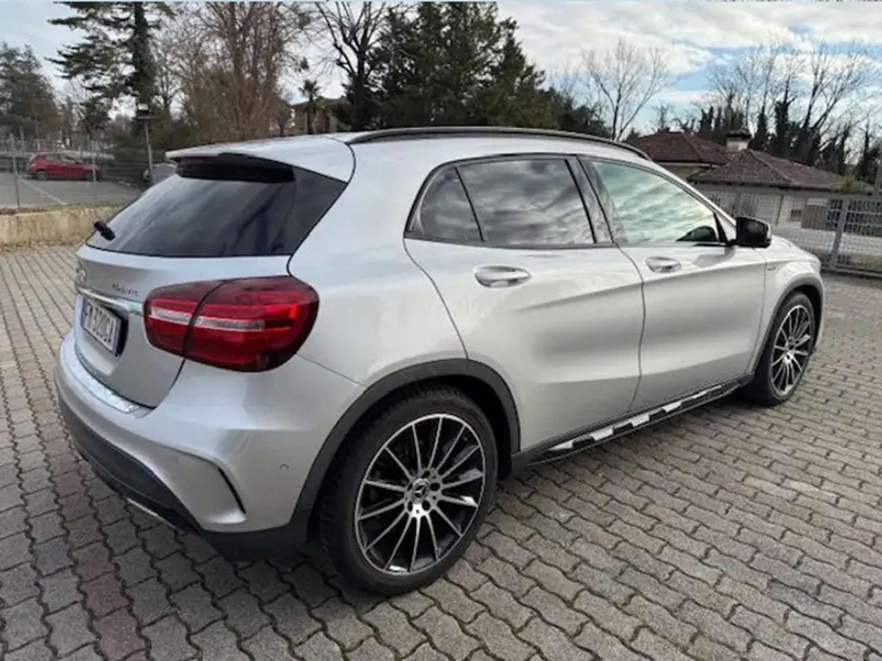 Mercedes-Benz GLA 220 GLA 220 d Premium edition1 4matic auto \\ 1 prop