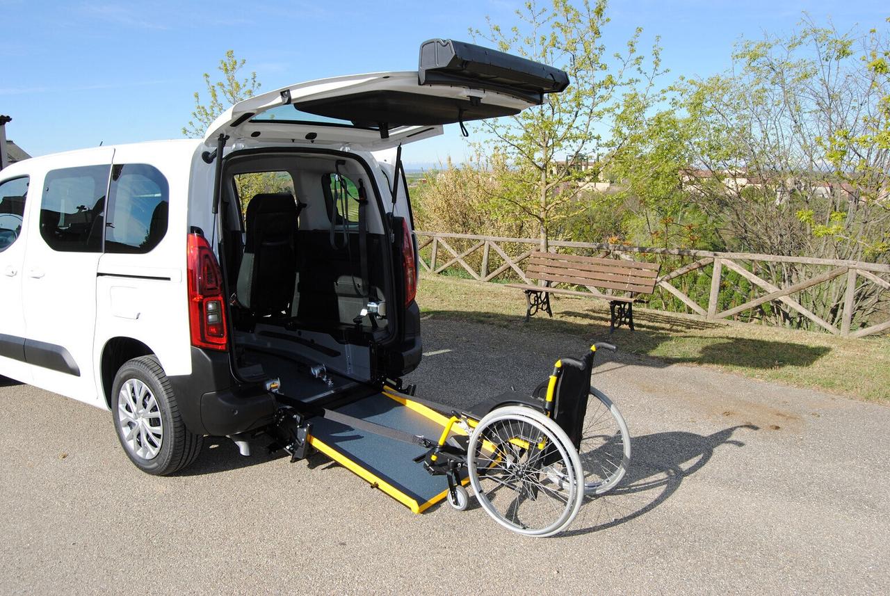 Fiat Doblo combi TRASPORTO PERS DISABILI RIBASSATO