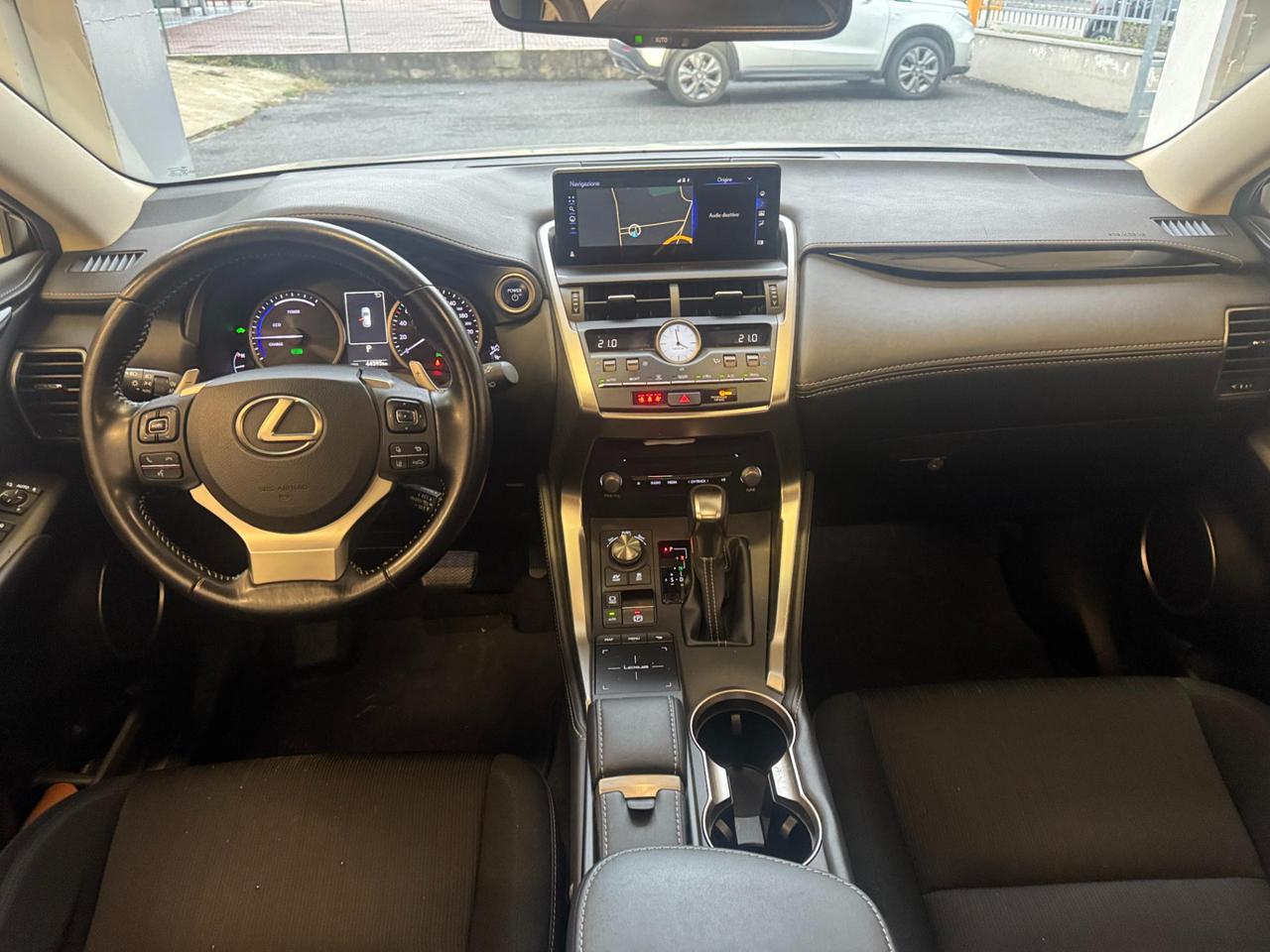 Lexus NX 300h 2.5 Business 2wd cvt