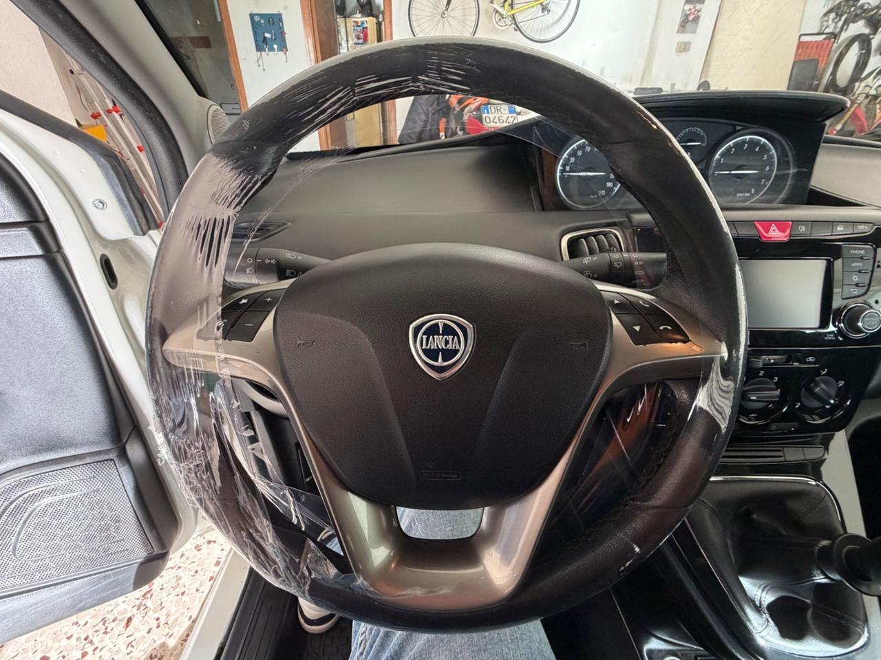 Lancia Ypsilon 1.2 69 CV 5 porte Mya