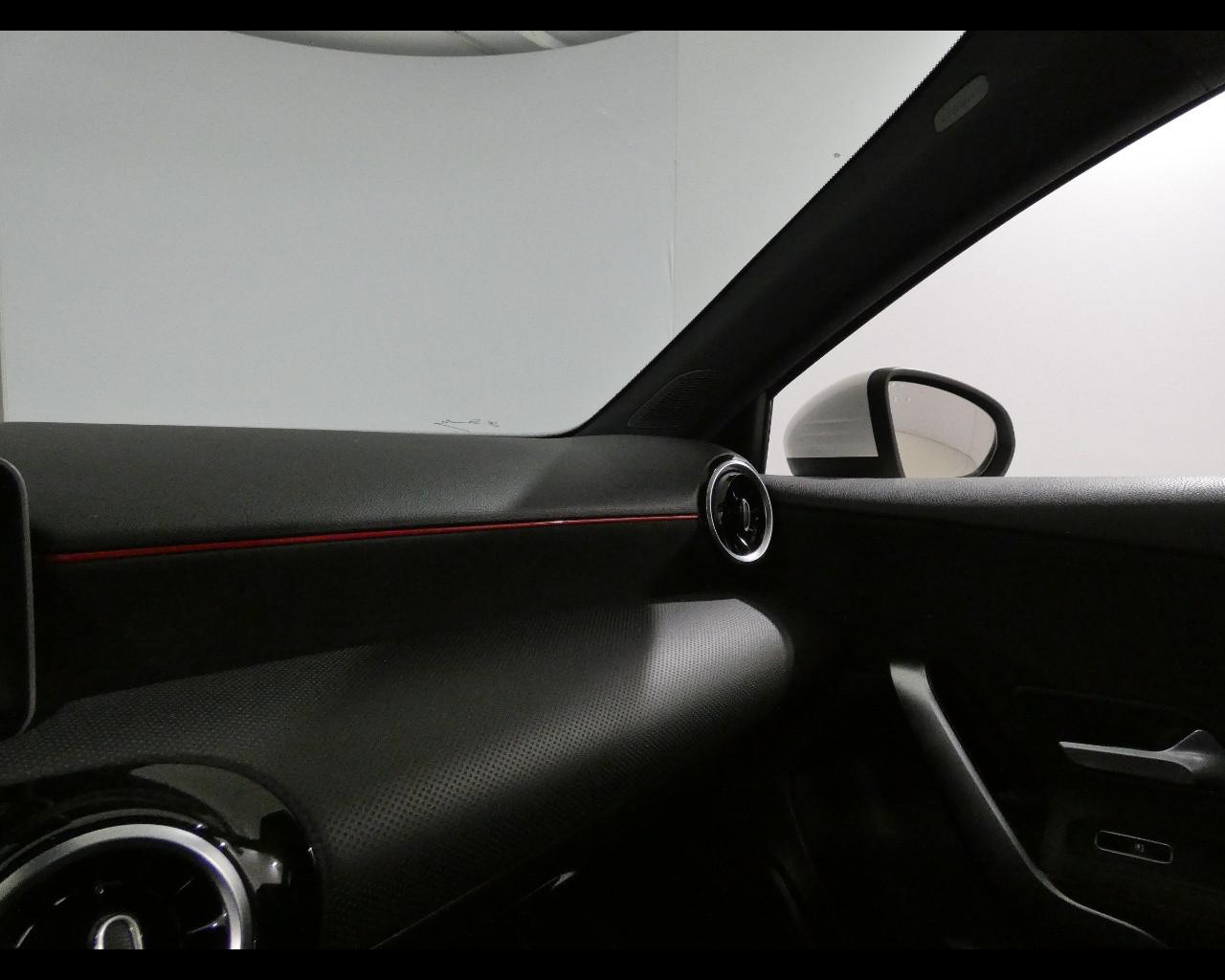 Mercedes-Benz Classe A (W177) - A 180 d Automatic Premium