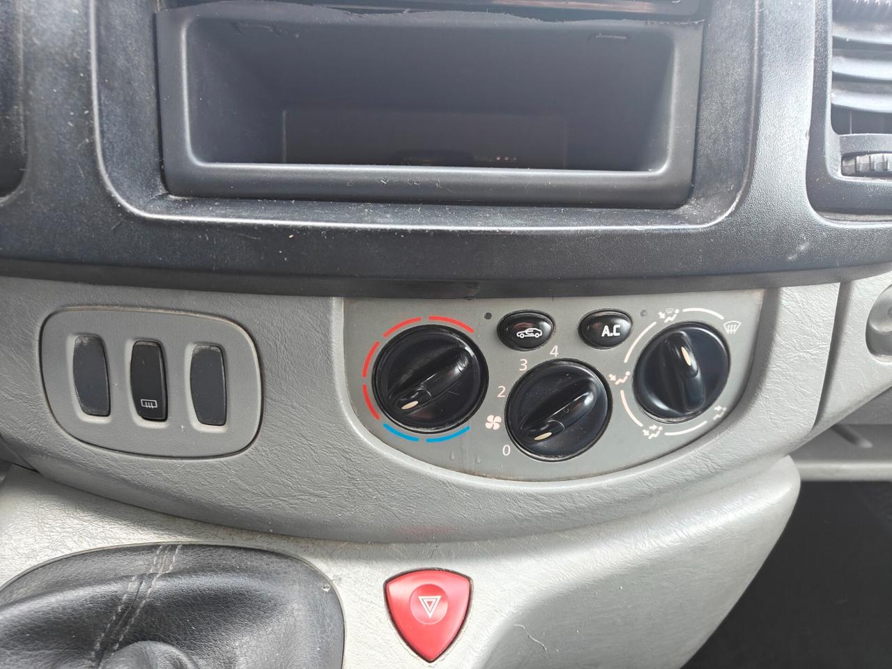 Renault Trafic 1.9 dCi/100CV PC-TN Furg.