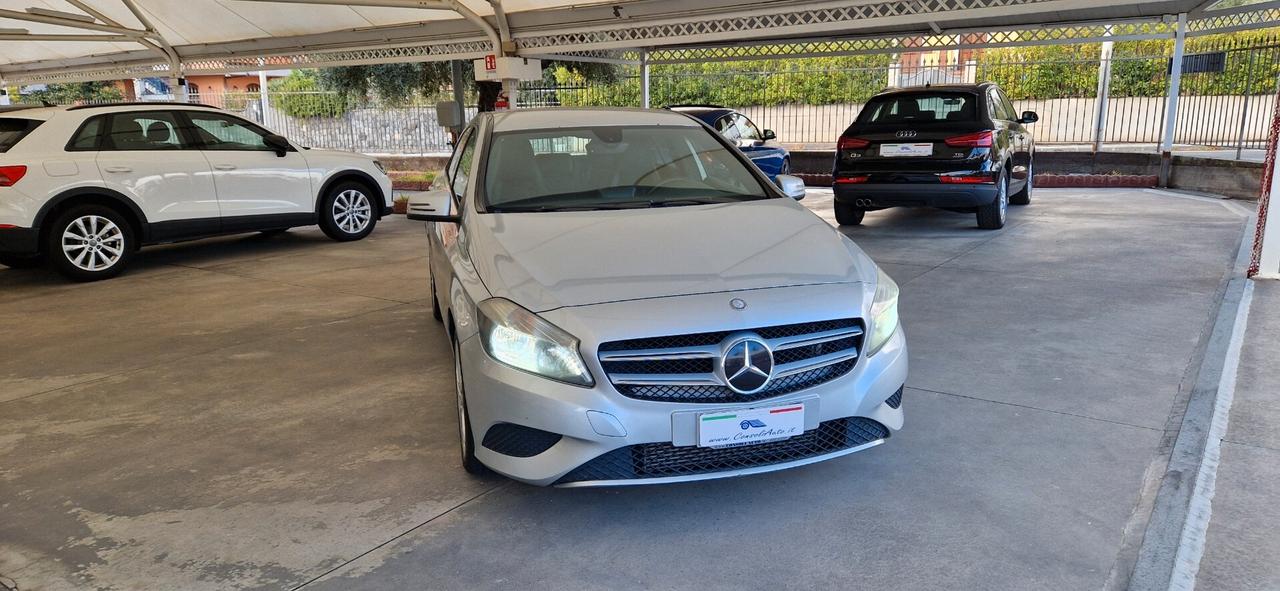 Mercedes A 180 CDI Premium * Navi - Led - Retrocamera *
