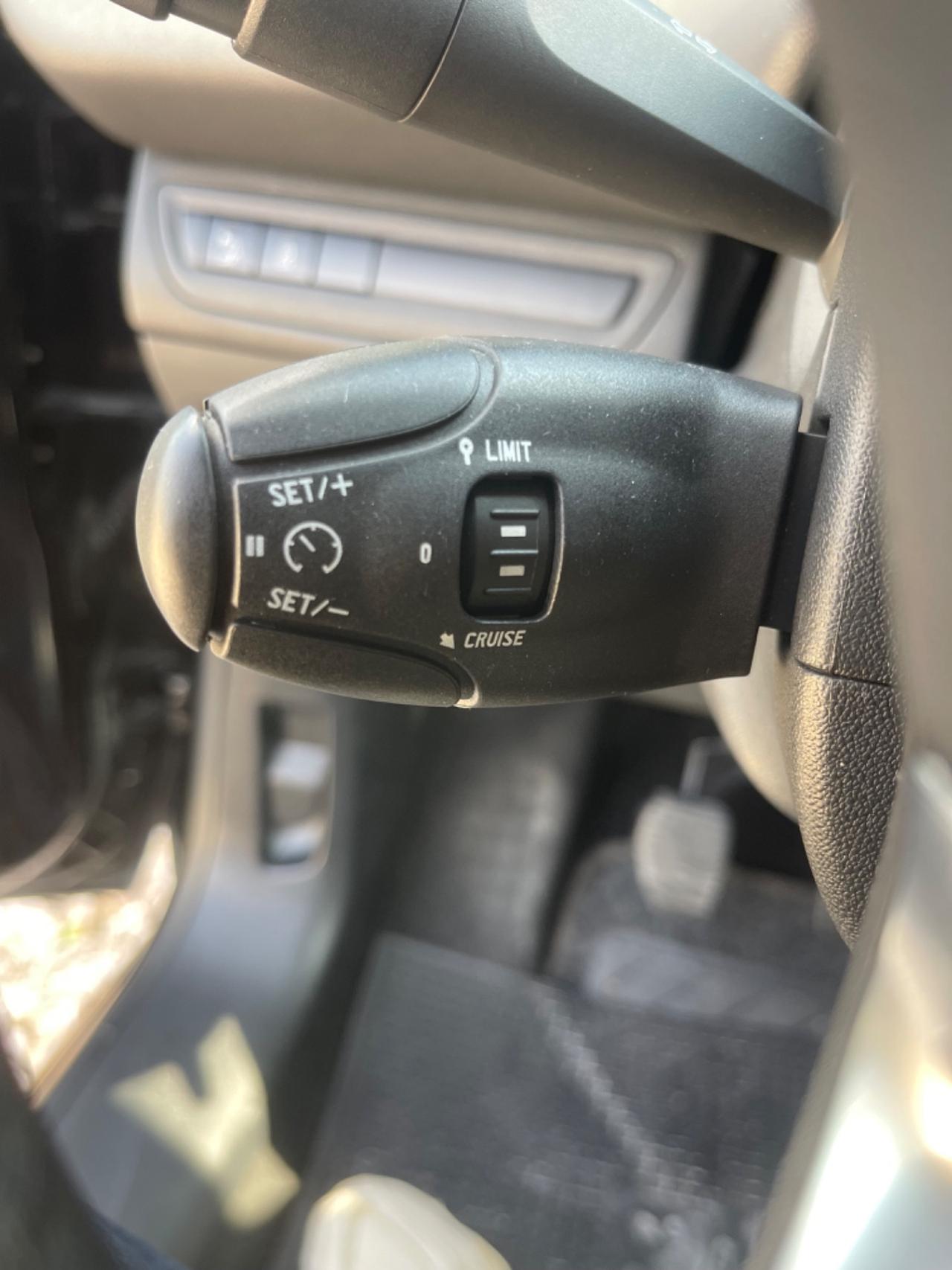 Peugeot 208 PureTech 82 5 porte Allure