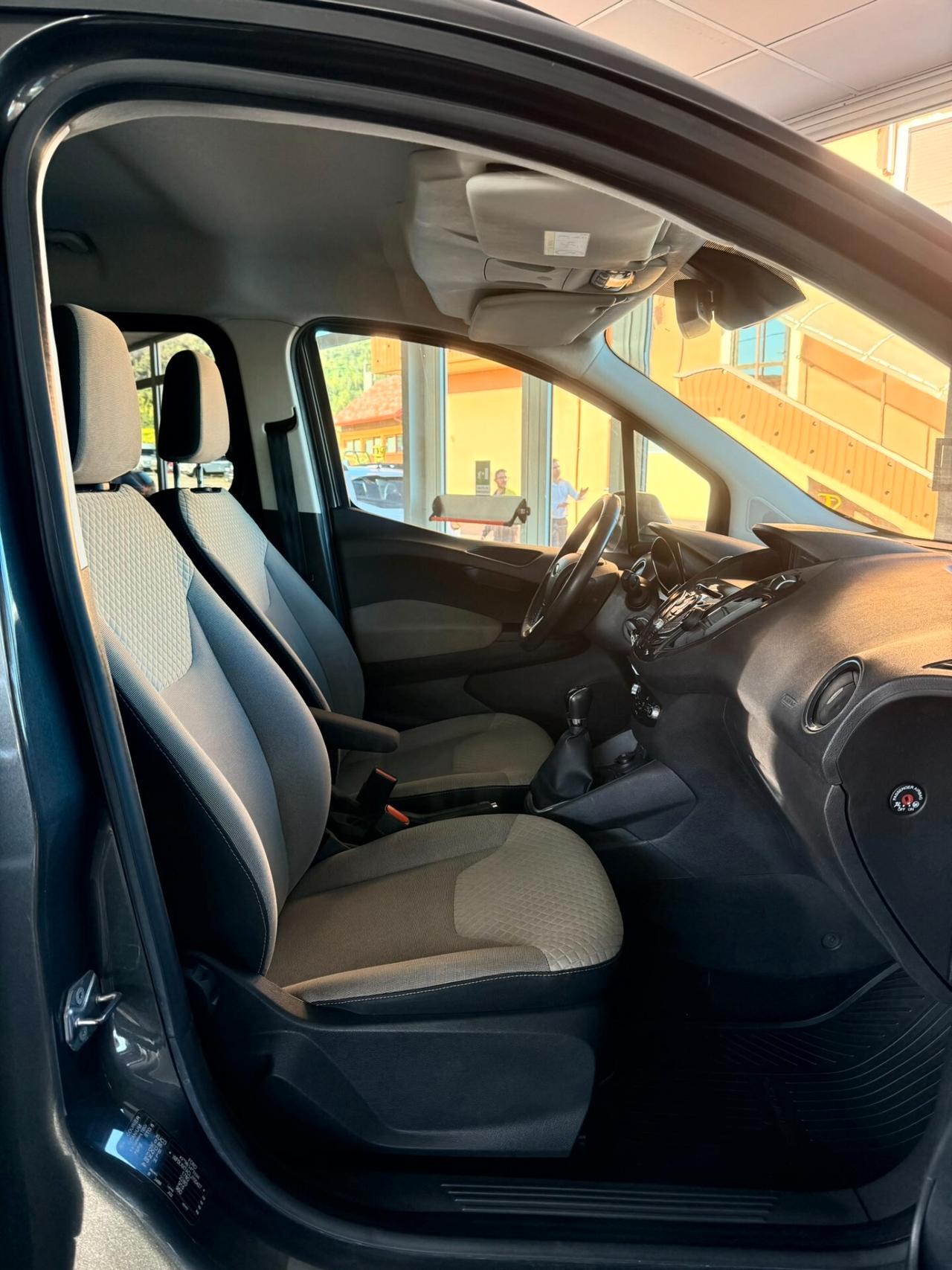 Ford Tourneo Courier 1.5 TDCI 75 CV Titanium