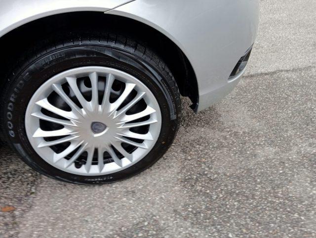 LANCIA Ypsilon 1.2 69 CV New Oro BIFUEL GPL ok *neopatentati*