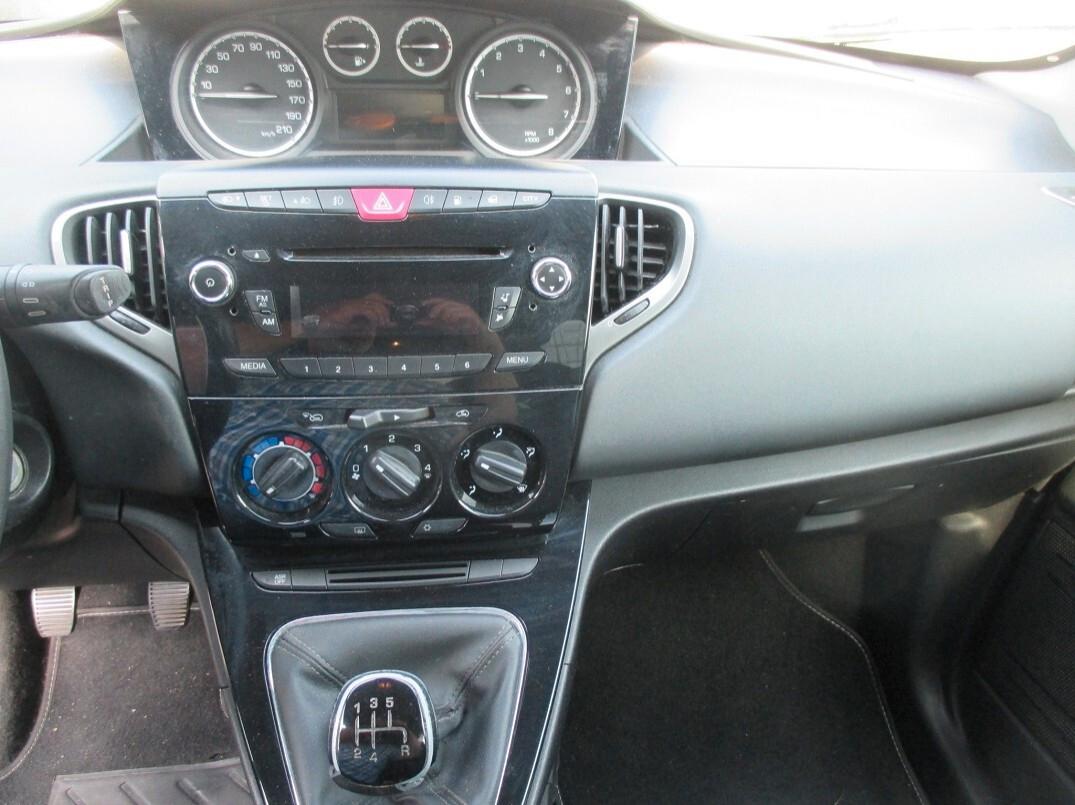 Lancia Ypsilon 0.9 t.air Gold ecochic metano 80cv E6