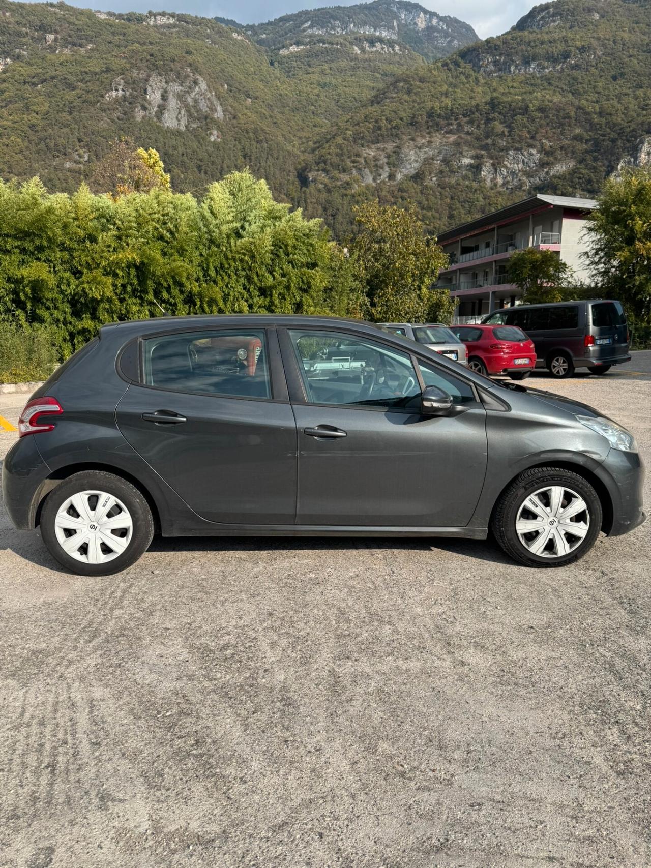 Peugeot 208 1.4 HDi 68 CV 5 porte NEOPATENTATI