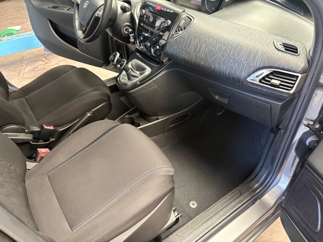 Lancia Ypsilon 0.9 TwinAir 85 CV 5 porte Metano Ecochic Gold