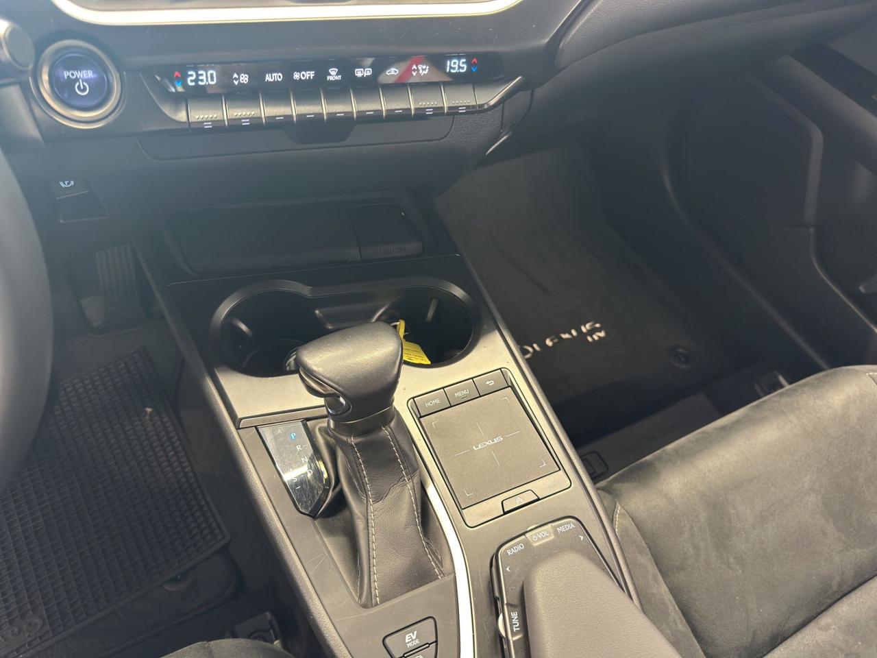 Lexus UX 250h 2.0 Executive 2wd cvt my20