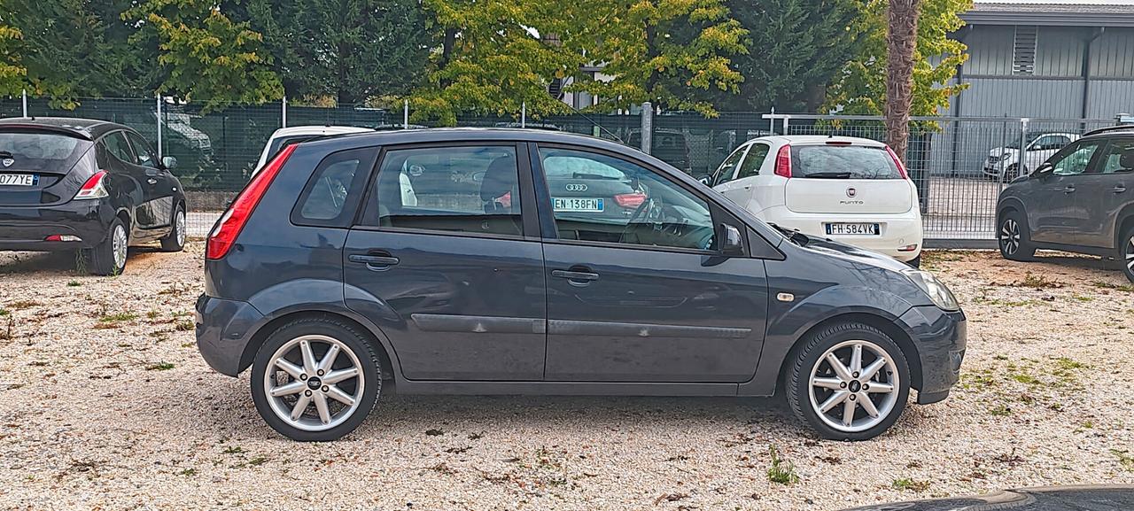 Ford Fiesta 1.2 16V 5p. Ghia OK NEOPATENTATI