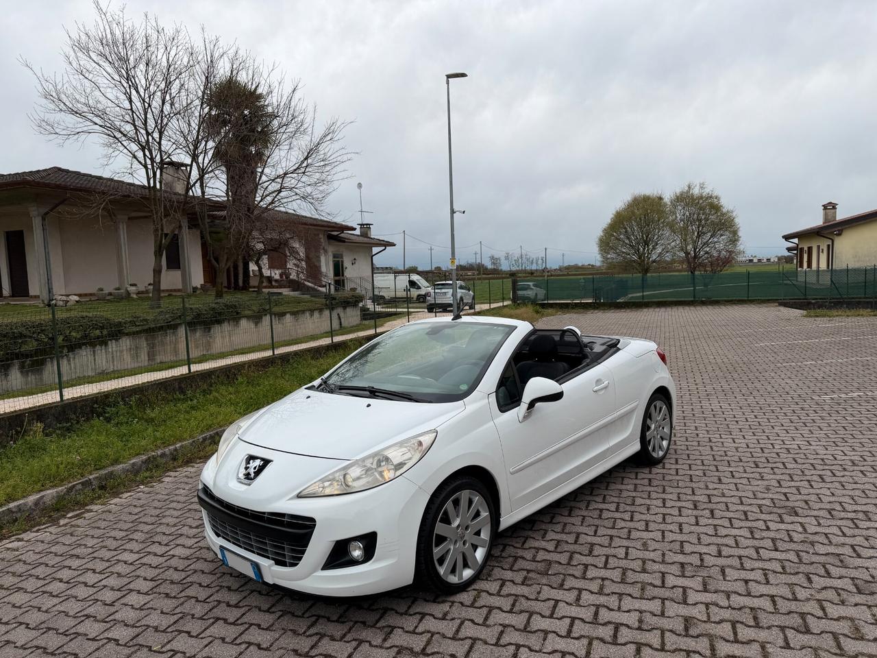 Peugeot 207cc 1.6 HDi Cabrio OK Neopatentati