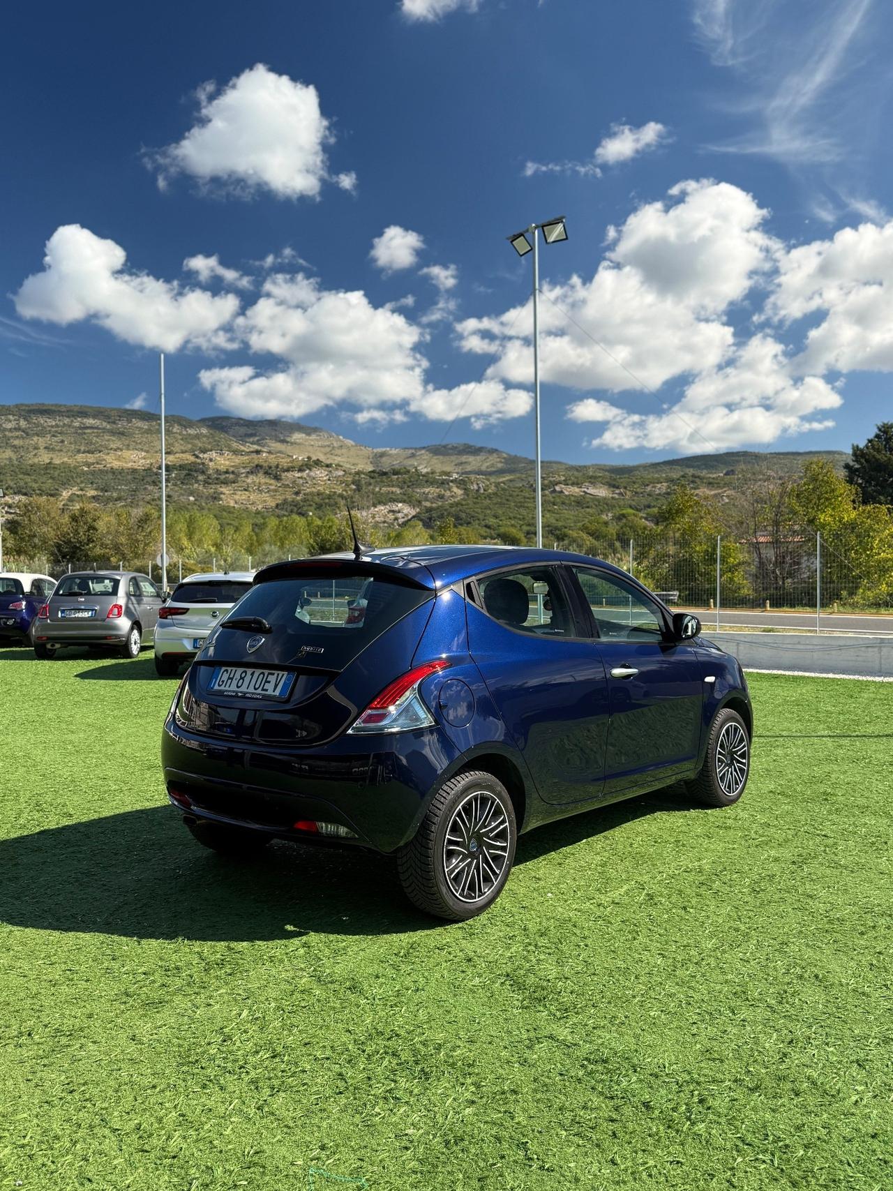 Lancia Ypsilon 1.0 5 porte Hybrid Gold